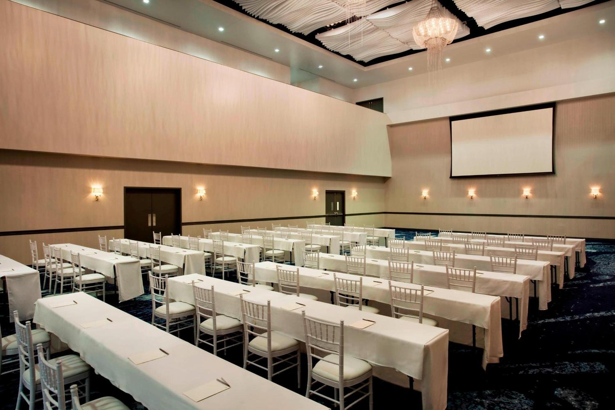 Sheraton Oklahoma City Downtown Hotel Exterior foto